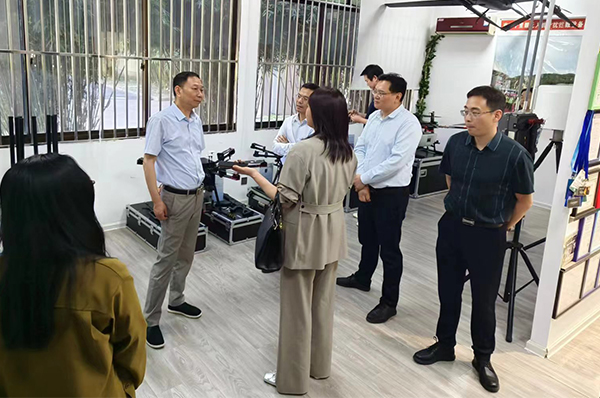 南京棲霞區(qū)商務局領導蒞臨我司參觀調(diào)研